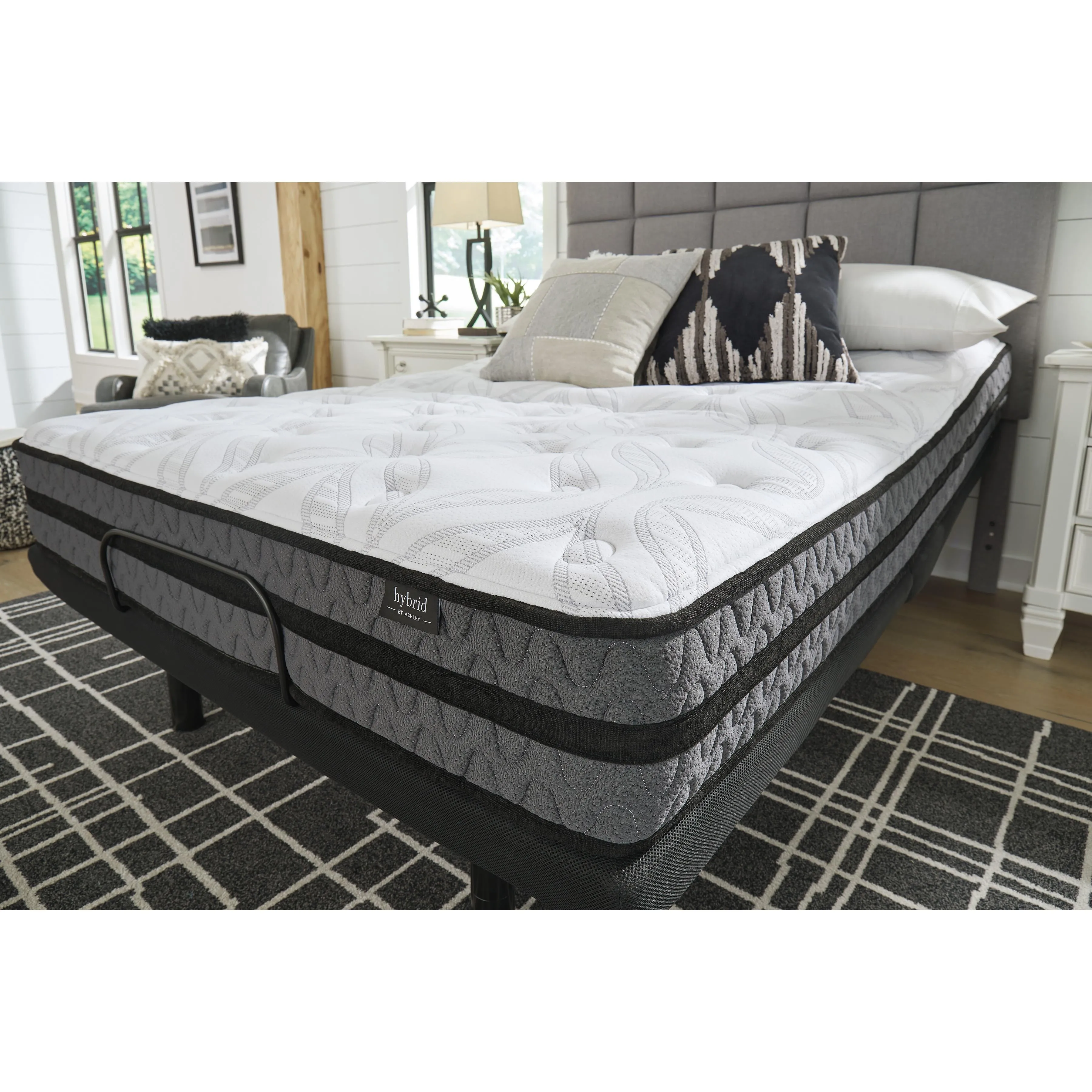 Sierra Sleep 10 Inch Pocketed Hybrid M58931 Queen Mattress